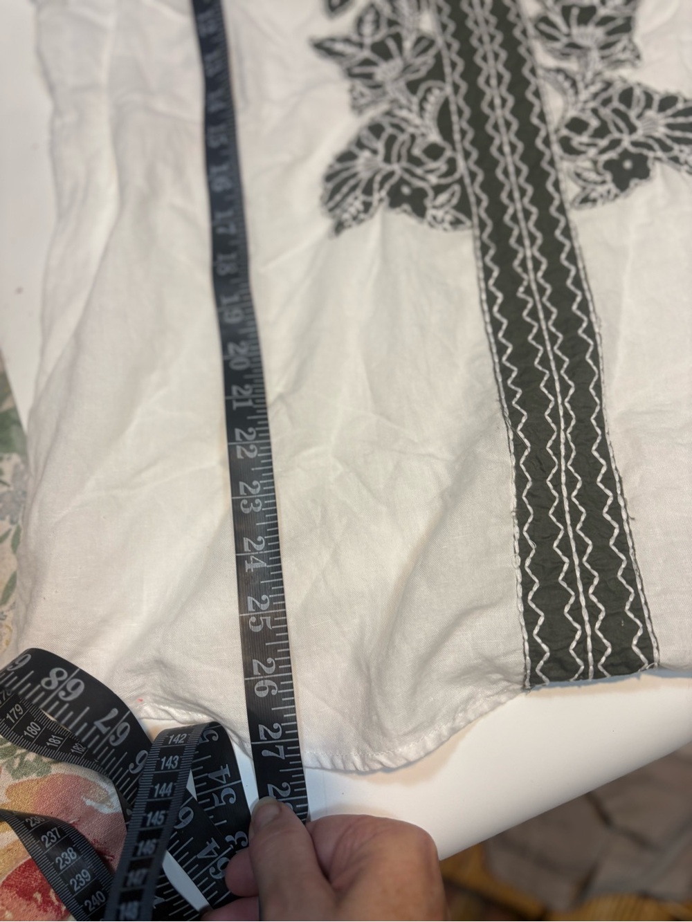 Chico's White V-Neck Black Embroidered Tunic 8/10 - Picture 7 of 10
